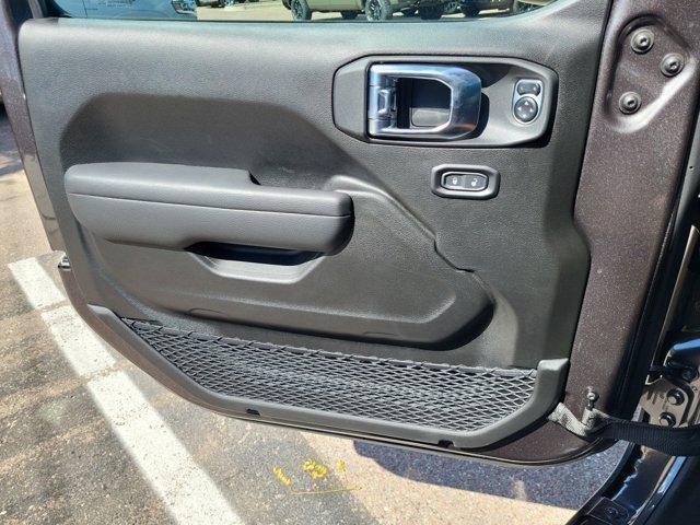 new 2025 Jeep Wrangler car, priced at $45,095