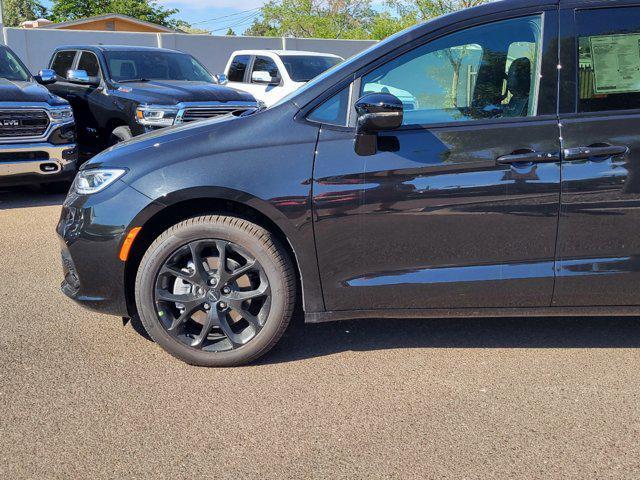 new 2023 Chrysler Pacifica car, priced at $51,552