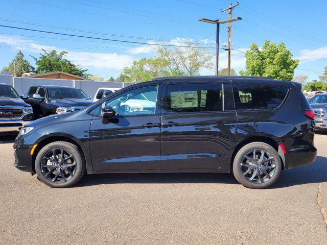 new 2023 Chrysler Pacifica car, priced at $50,552