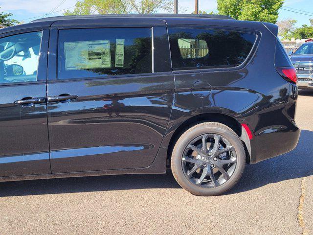new 2023 Chrysler Pacifica car, priced at $50,552