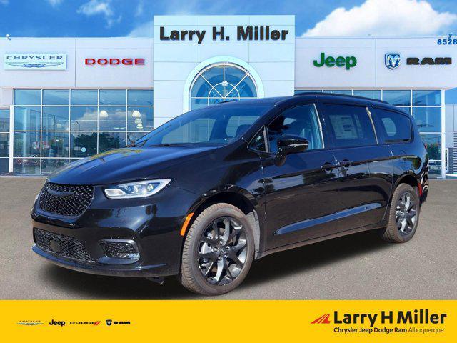new 2023 Chrysler Pacifica car, priced at $51,552