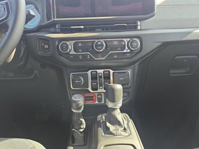 new 2025 Jeep Gladiator car, priced at $45,333