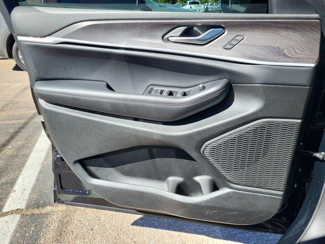 new 2025 Jeep Grand Cherokee car, priced at $43,915