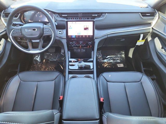 new 2025 Jeep Grand Cherokee car, priced at $43,915
