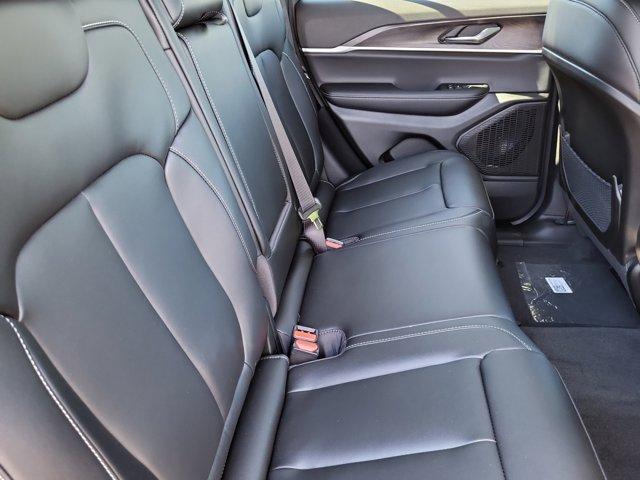 new 2025 Jeep Grand Cherokee car, priced at $43,915