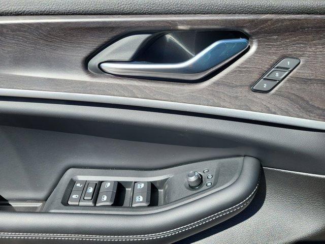 new 2025 Jeep Grand Cherokee car, priced at $43,915