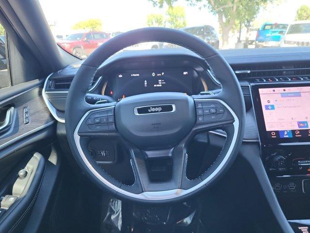 new 2025 Jeep Grand Cherokee car, priced at $43,915