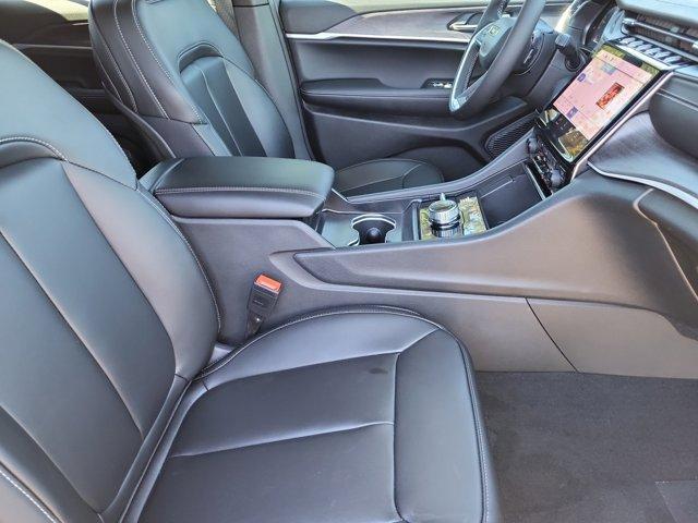 new 2025 Jeep Grand Cherokee car, priced at $43,915