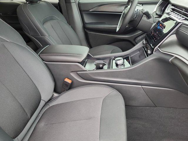 new 2025 Jeep Grand Cherokee car, priced at $39,590