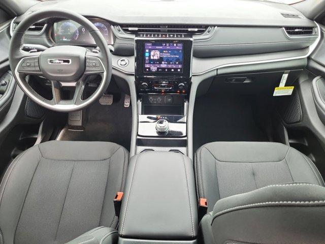 new 2025 Jeep Grand Cherokee car, priced at $39,590