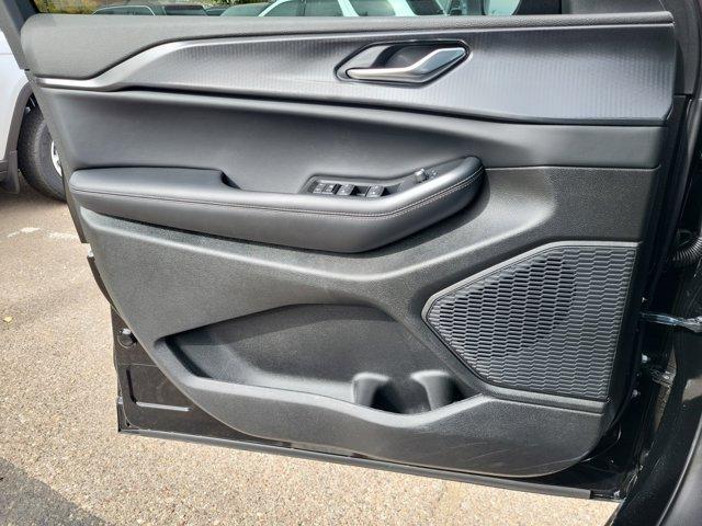 new 2025 Jeep Grand Cherokee car, priced at $39,590