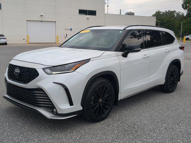 used 2023 Toyota Highlander car, priced at $37,881
