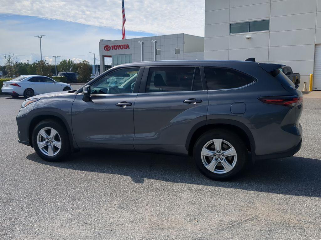 used 2024 Toyota Highlander car, priced at $32,984