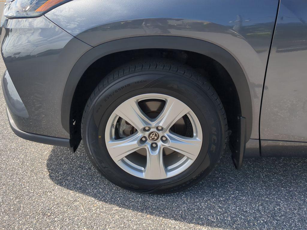 used 2024 Toyota Highlander car, priced at $32,984