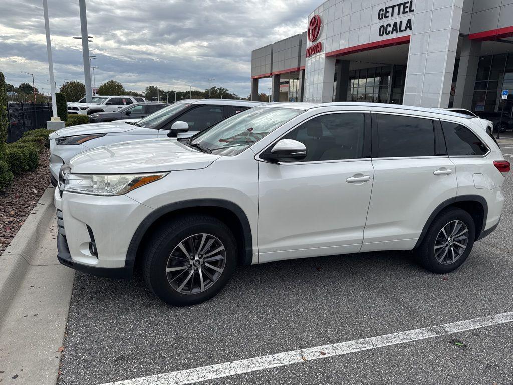 used 2018 Toyota Highlander car, priced at $22,981