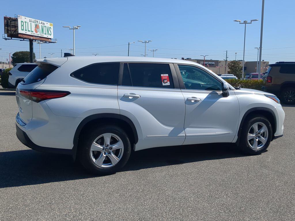used 2023 Toyota Highlander car, priced at $30,982