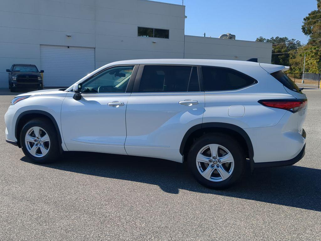 used 2023 Toyota Highlander car, priced at $30,982