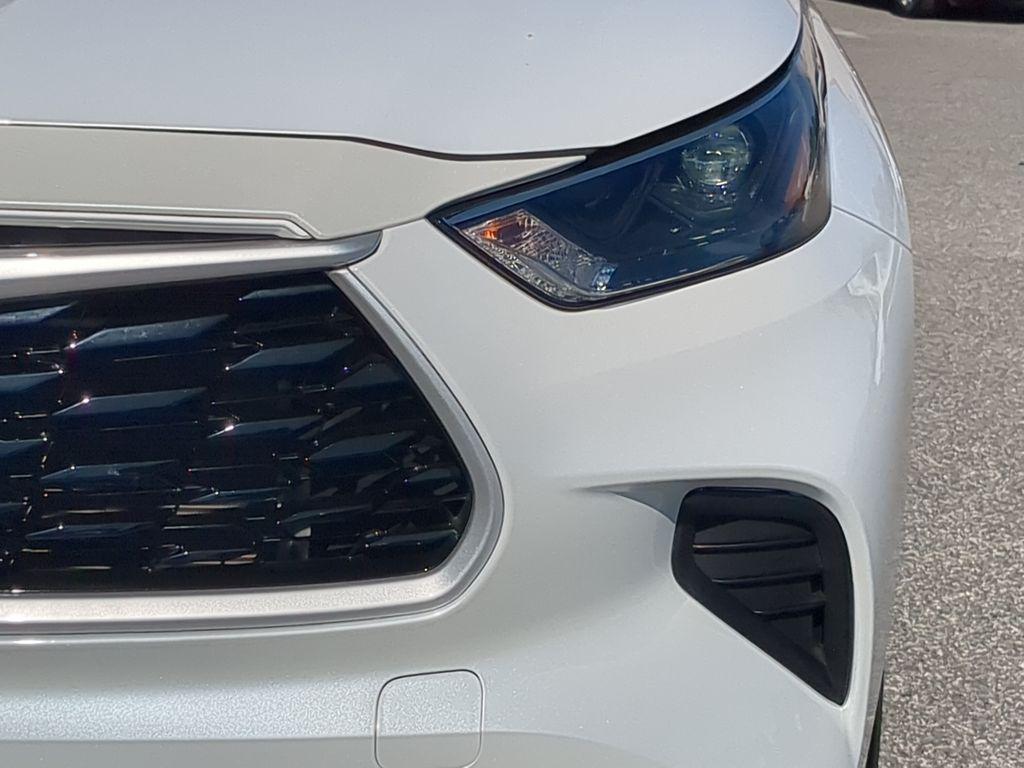 used 2023 Toyota Highlander car, priced at $30,982