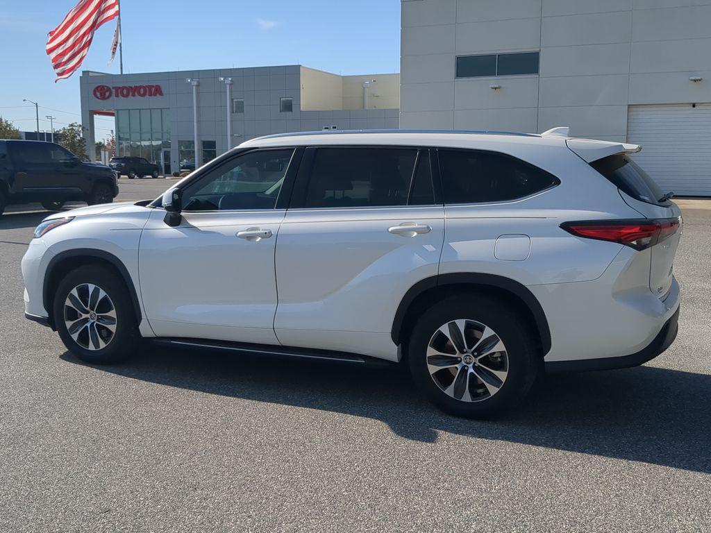 used 2021 Toyota Highlander car, priced at $29,882