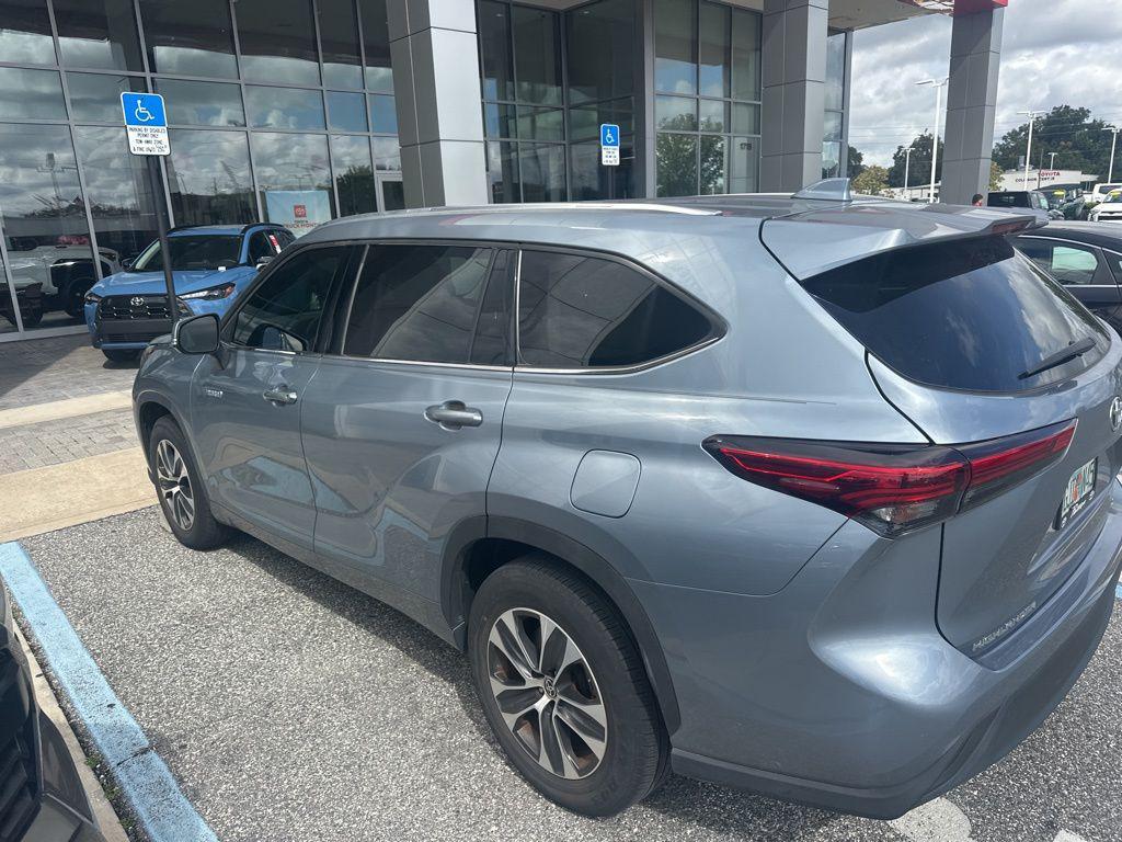 used 2021 Toyota Highlander Hybrid car, priced at $34,981