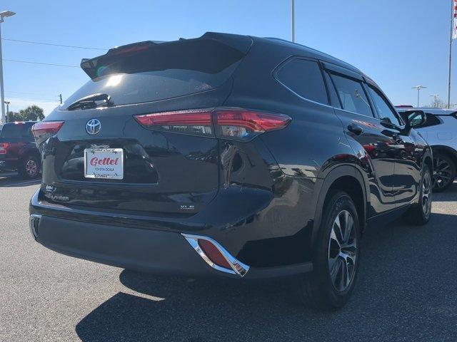 used 2021 Toyota Highlander car, priced at $28,482