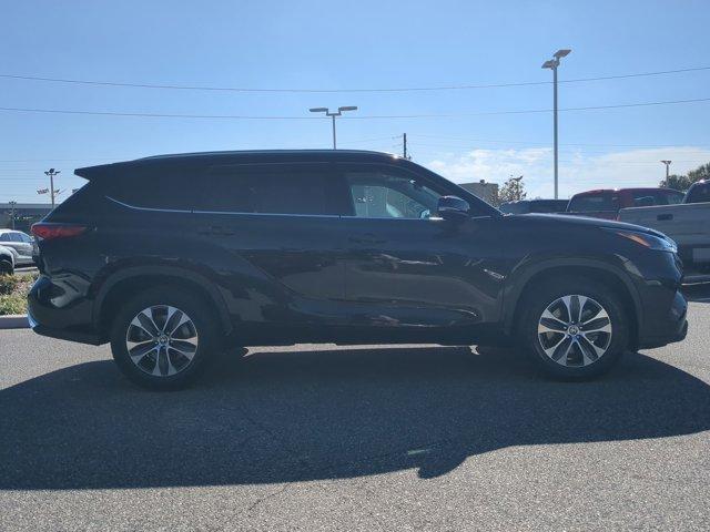 used 2021 Toyota Highlander car, priced at $28,482