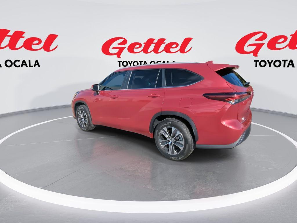 used 2025 Toyota Highlander car, priced at $43,882