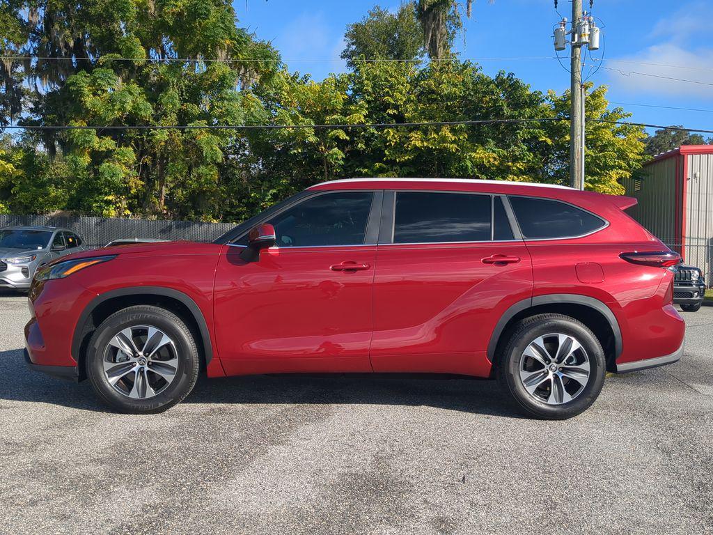 used 2025 Toyota Highlander car, priced at $43,882