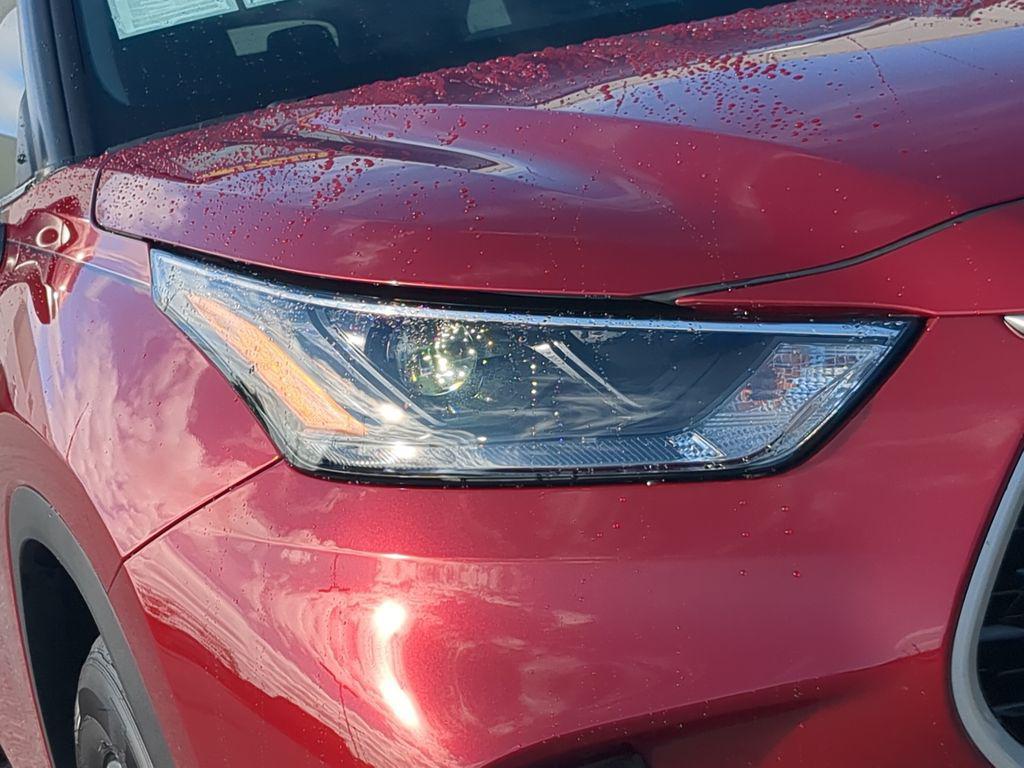 used 2025 Toyota Highlander car, priced at $43,882