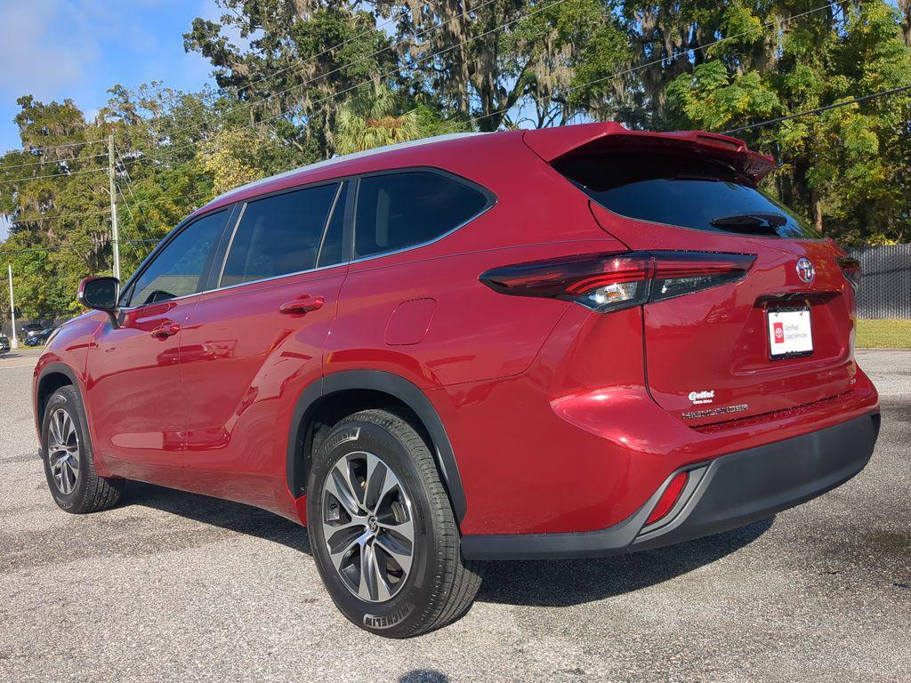 used 2025 Toyota Highlander car, priced at $43,882