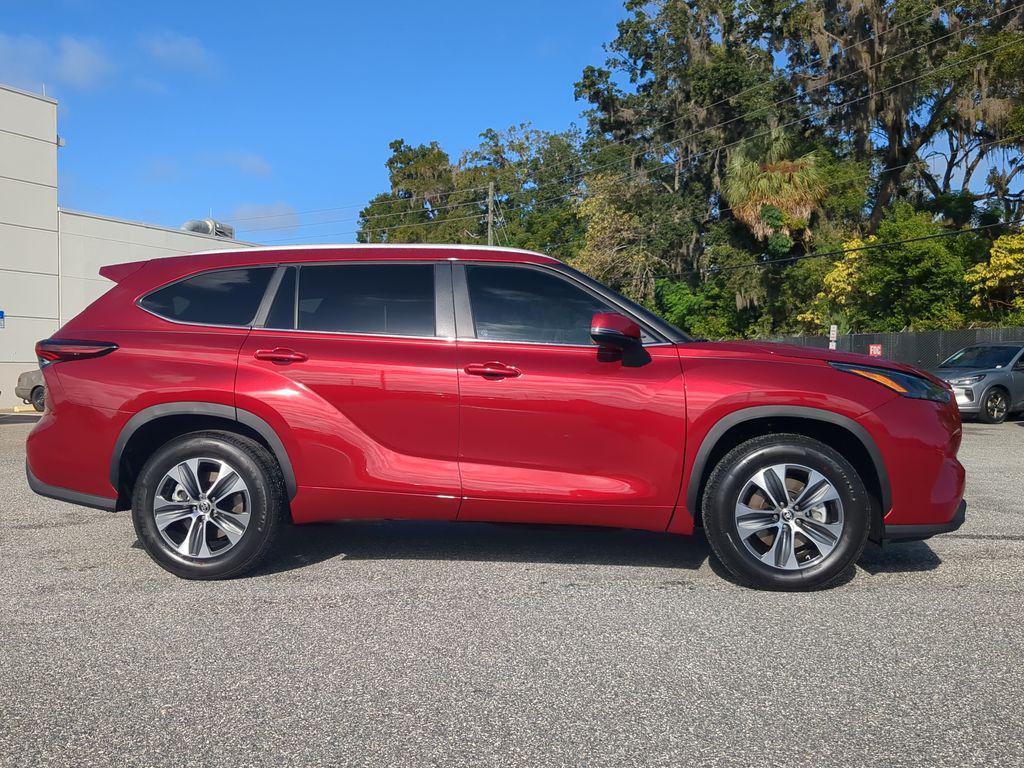 used 2025 Toyota Highlander car, priced at $43,882