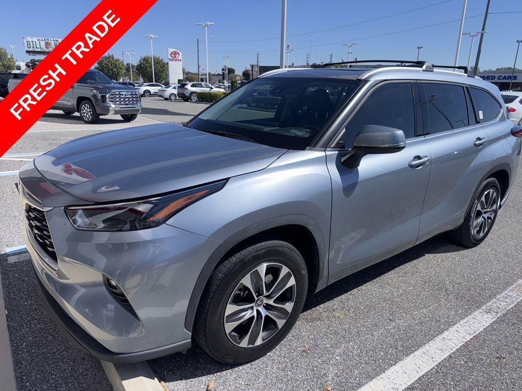 used 2022 Toyota Highlander car, priced at $32,581