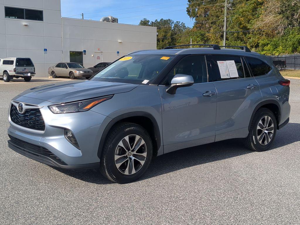 used 2022 Toyota Highlander car, priced at $30,982