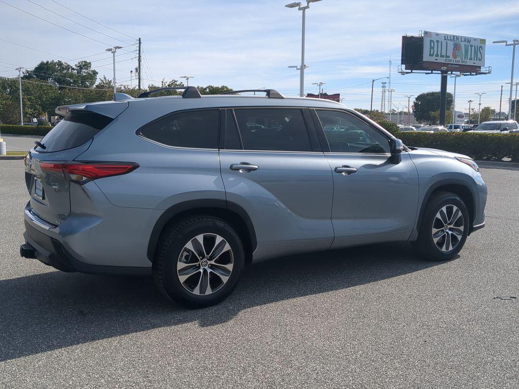 used 2022 Toyota Highlander car, priced at $30,982
