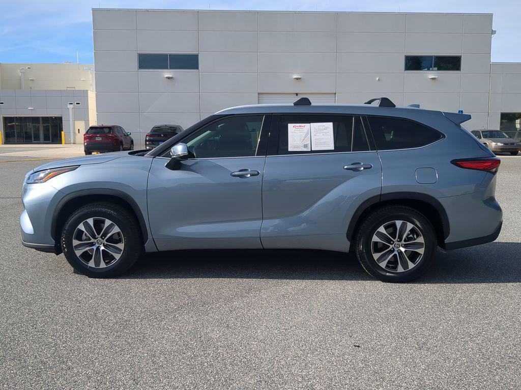 used 2022 Toyota Highlander car, priced at $30,982