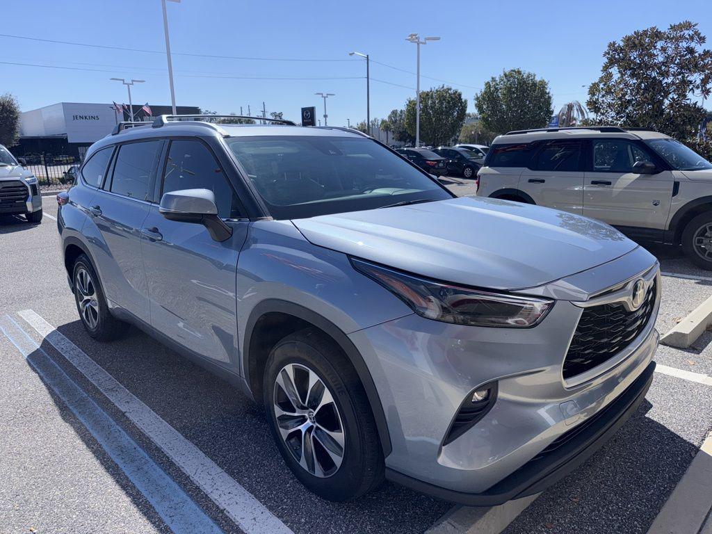 used 2022 Toyota Highlander car, priced at $32,581