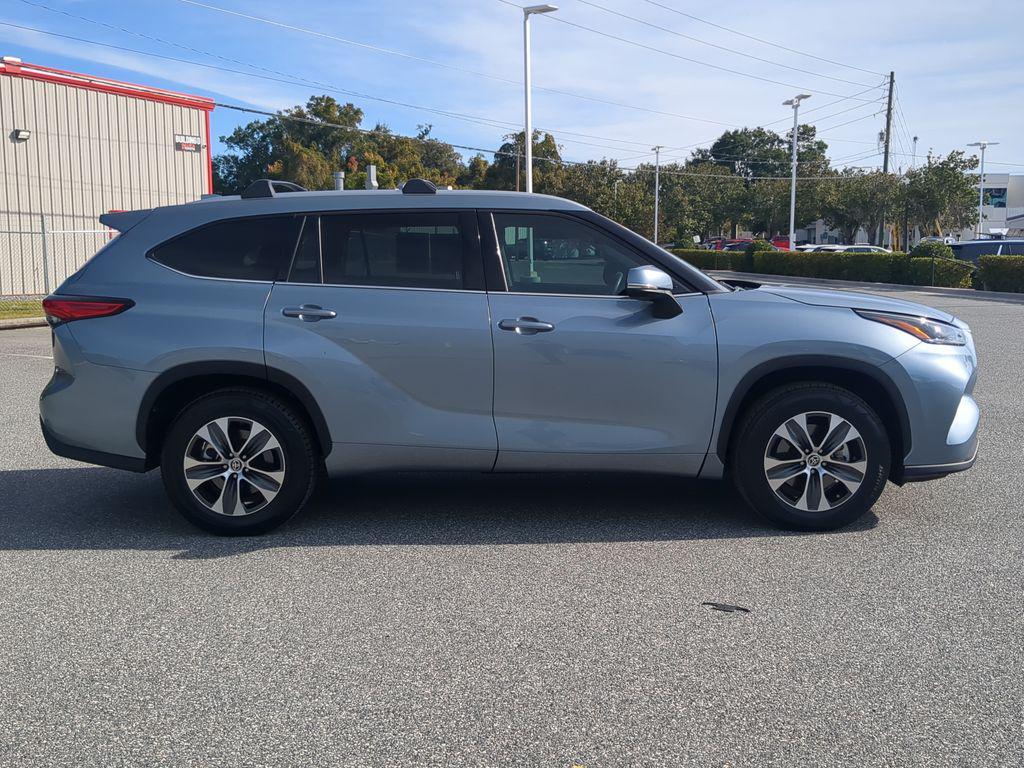 used 2022 Toyota Highlander car, priced at $30,982