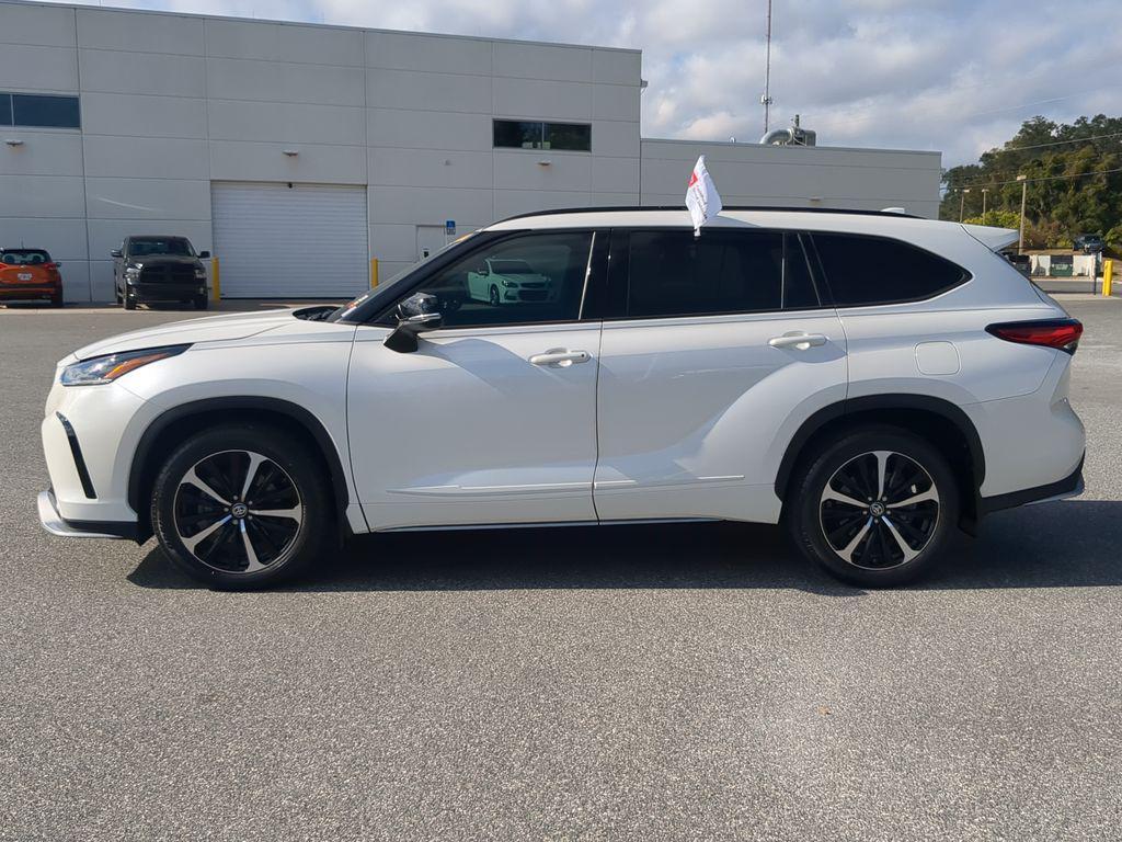 used 2021 Toyota Highlander car, priced at $33,581