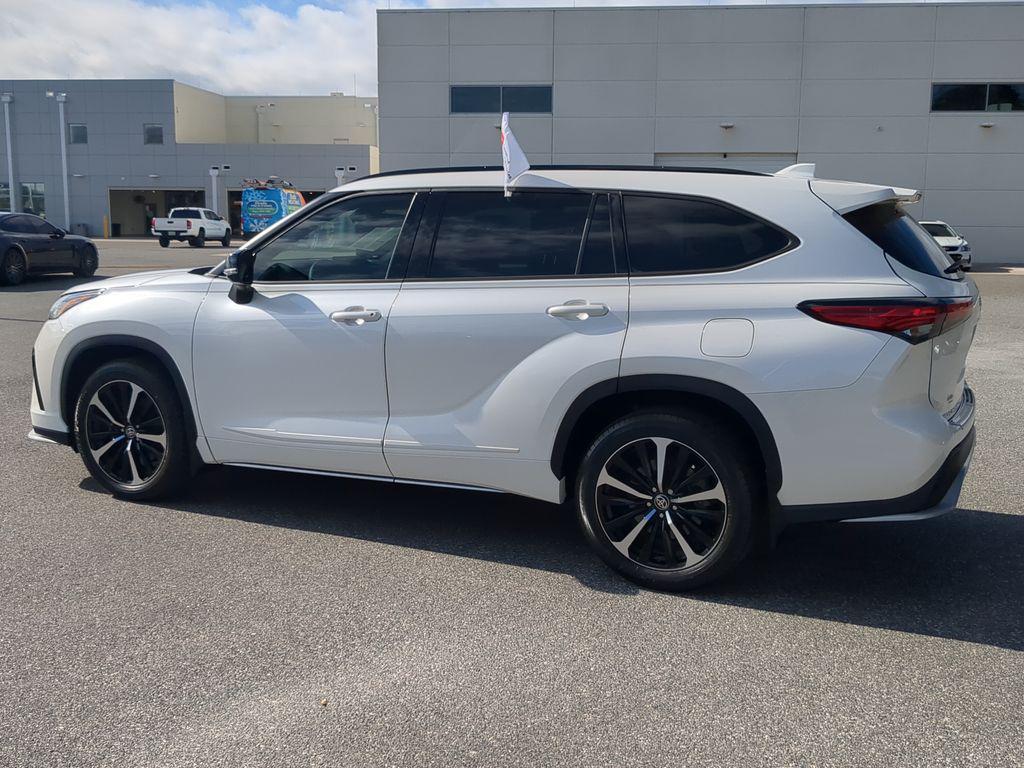 used 2021 Toyota Highlander car, priced at $33,581