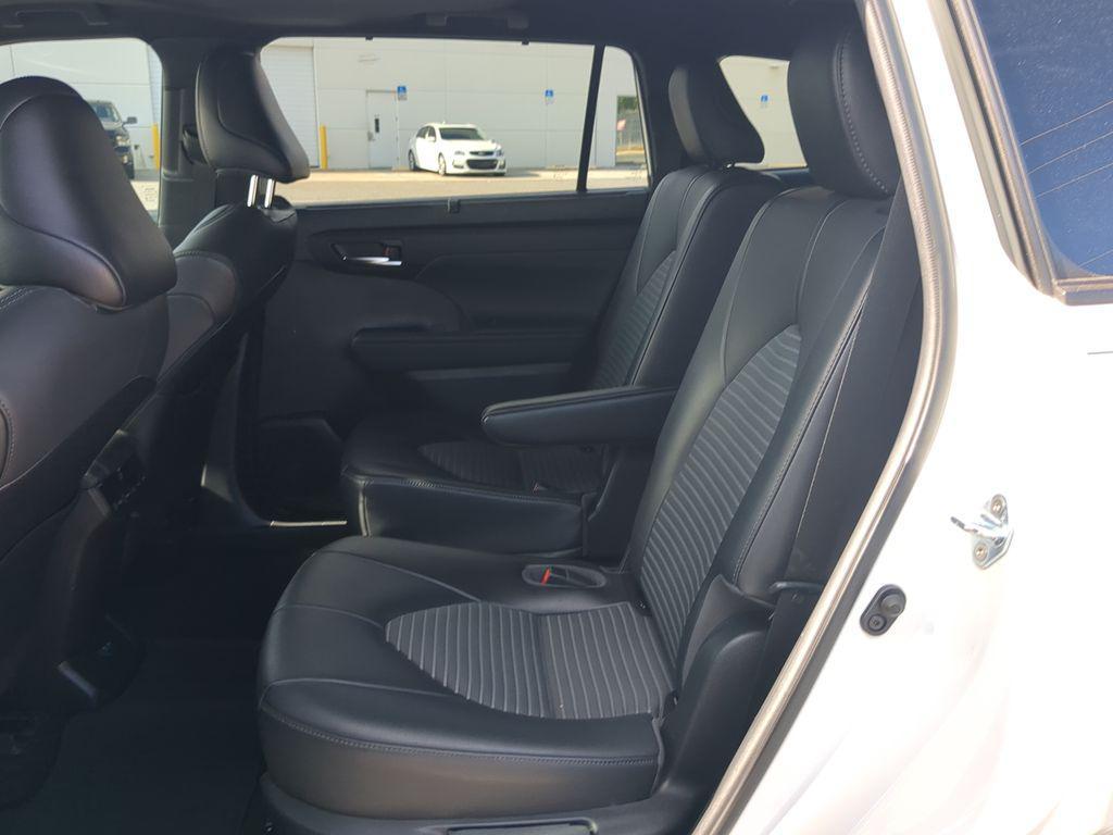 used 2021 Toyota Highlander car, priced at $33,581