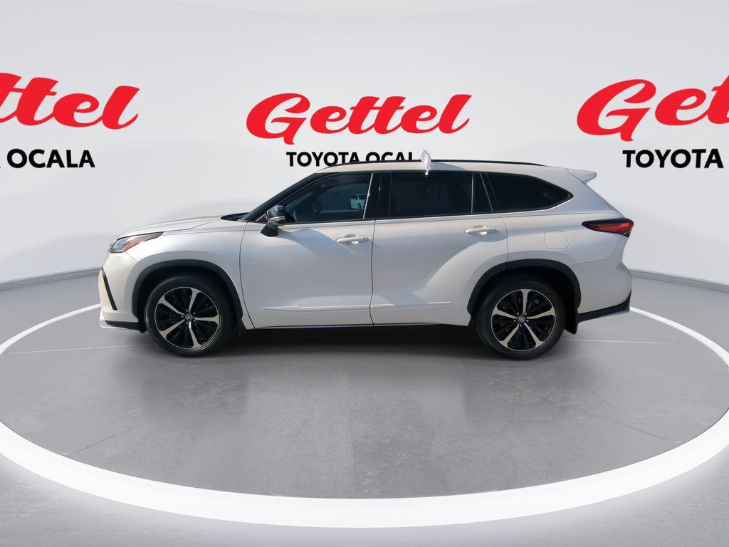 used 2021 Toyota Highlander car, priced at $33,581