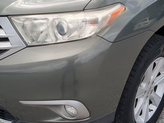 used 2013 Toyota Highlander car, priced at $16,981