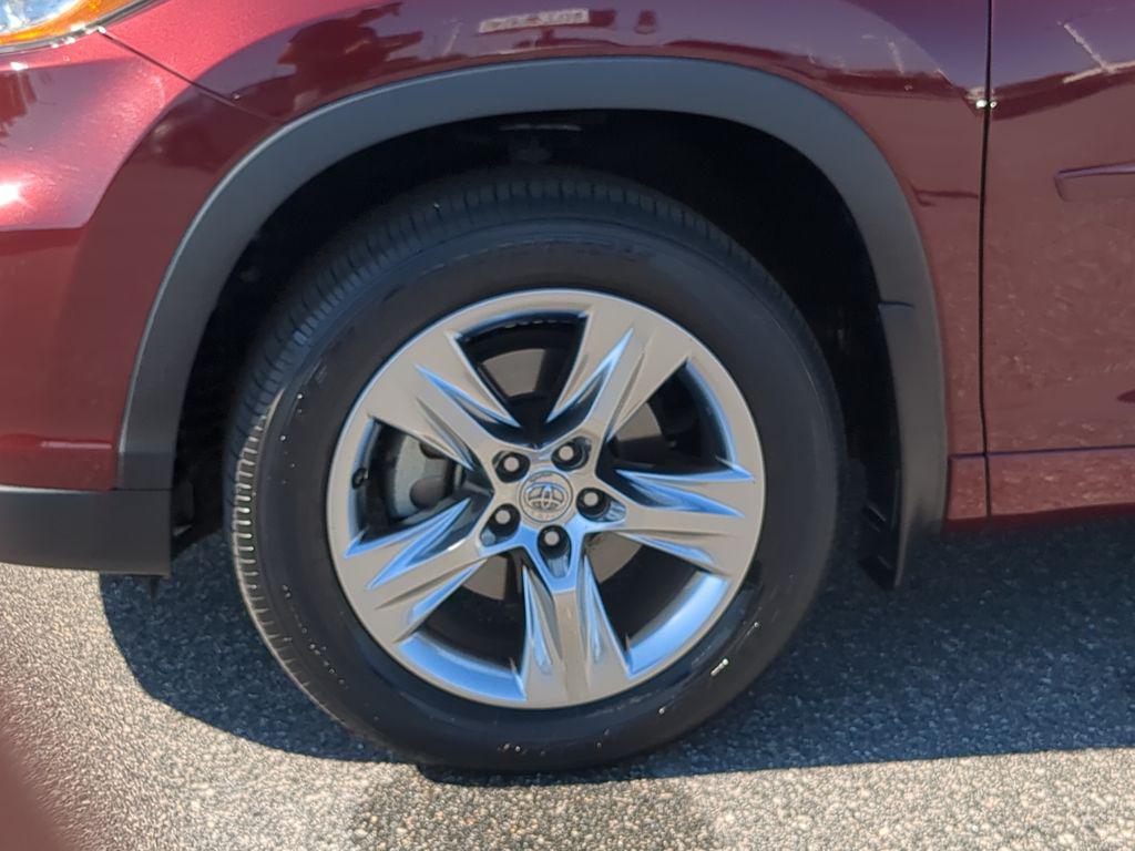 used 2015 Toyota Highlander car, priced at $18,582