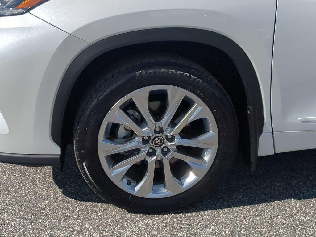 used 2023 Toyota Highlander car, priced at $40,481