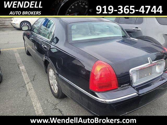 used 2011 Lincoln Town Car car