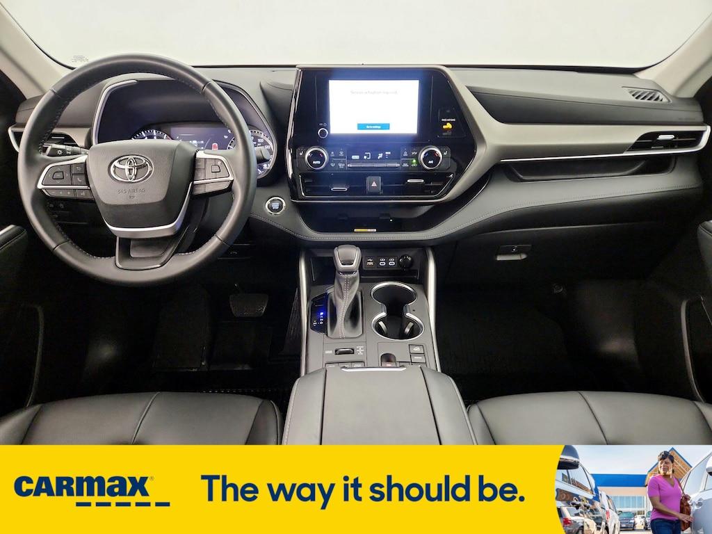 used 2023 Toyota Highlander car, priced at $39,998