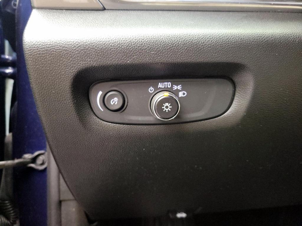 used 2022 Chevrolet Traverse car, priced at $28,998