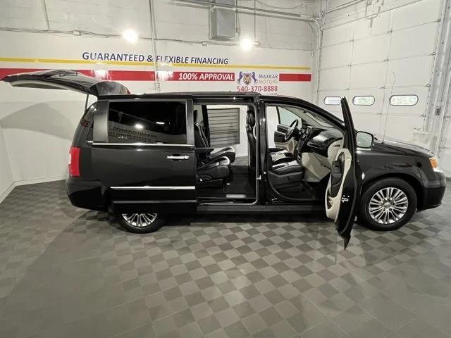 used 2016 Chrysler Town & Country car