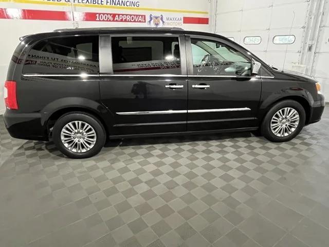 used 2016 Chrysler Town & Country car