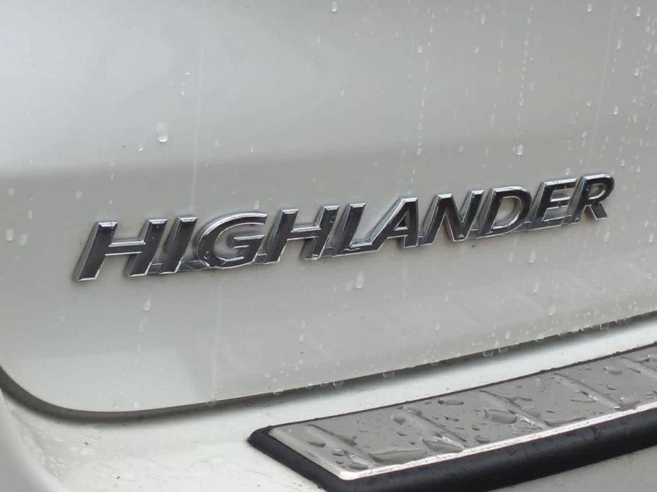 used 2019 Toyota Highlander Hybrid car, priced at $31,990
